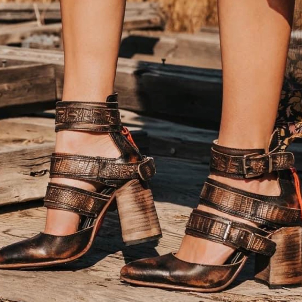Freebird Jaclynn Size 9 Brown distressed